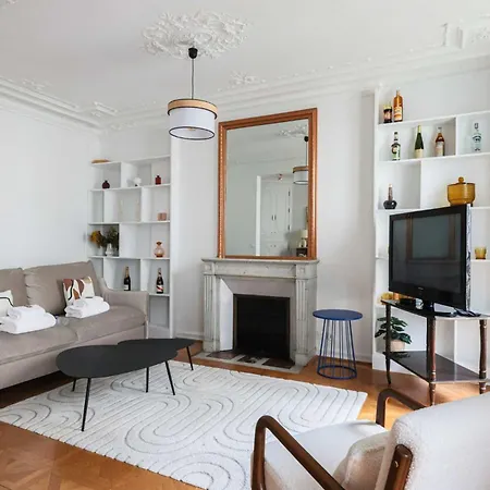 Parisian Elegance At Republique - Close Marais Apartment Paris